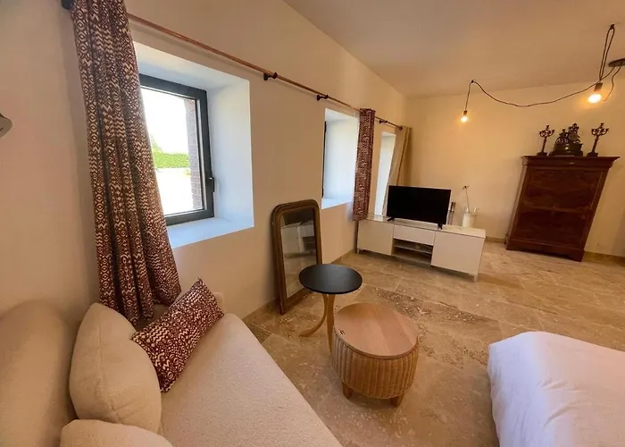 Апартаменты La Metairie Du Chateau Paul Aussillon