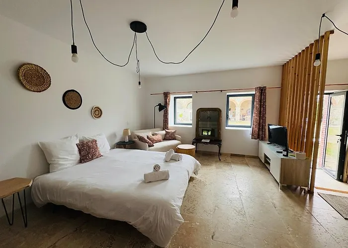 Апартаменты La Metairie Du Chateau Paul